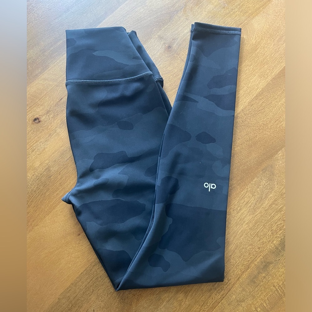 ALO | High Waist Black Camo Legging | Size S